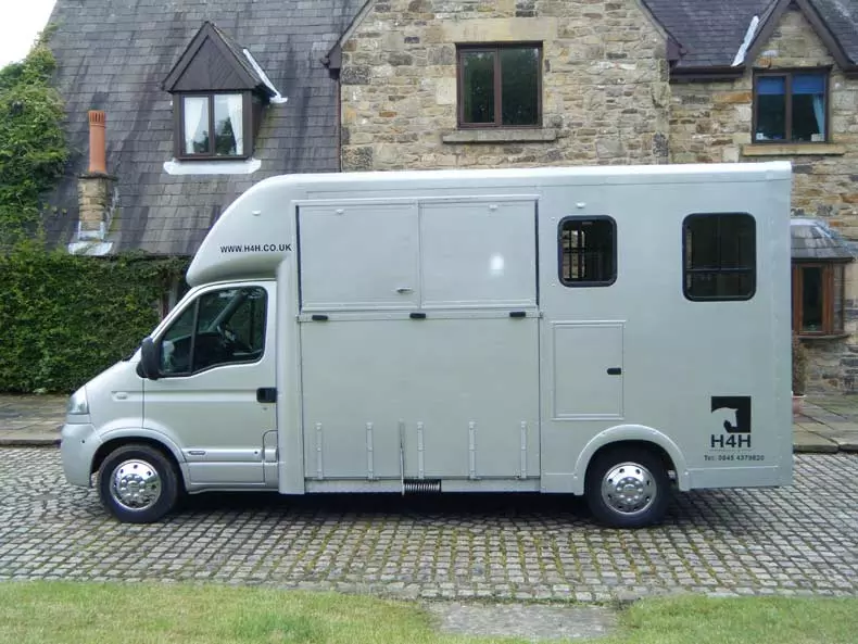3.5 Tonne Horsebox Hire